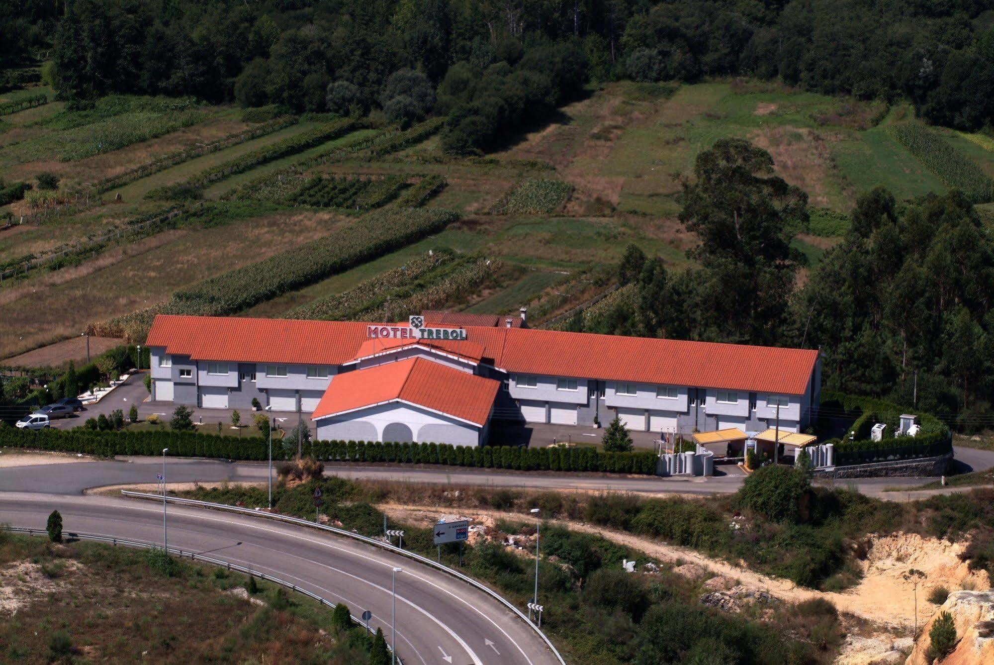 Motel Trebol Tui Exterior photo